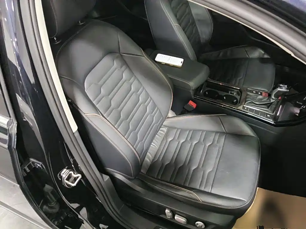 Volkswagen Passat — фото 25