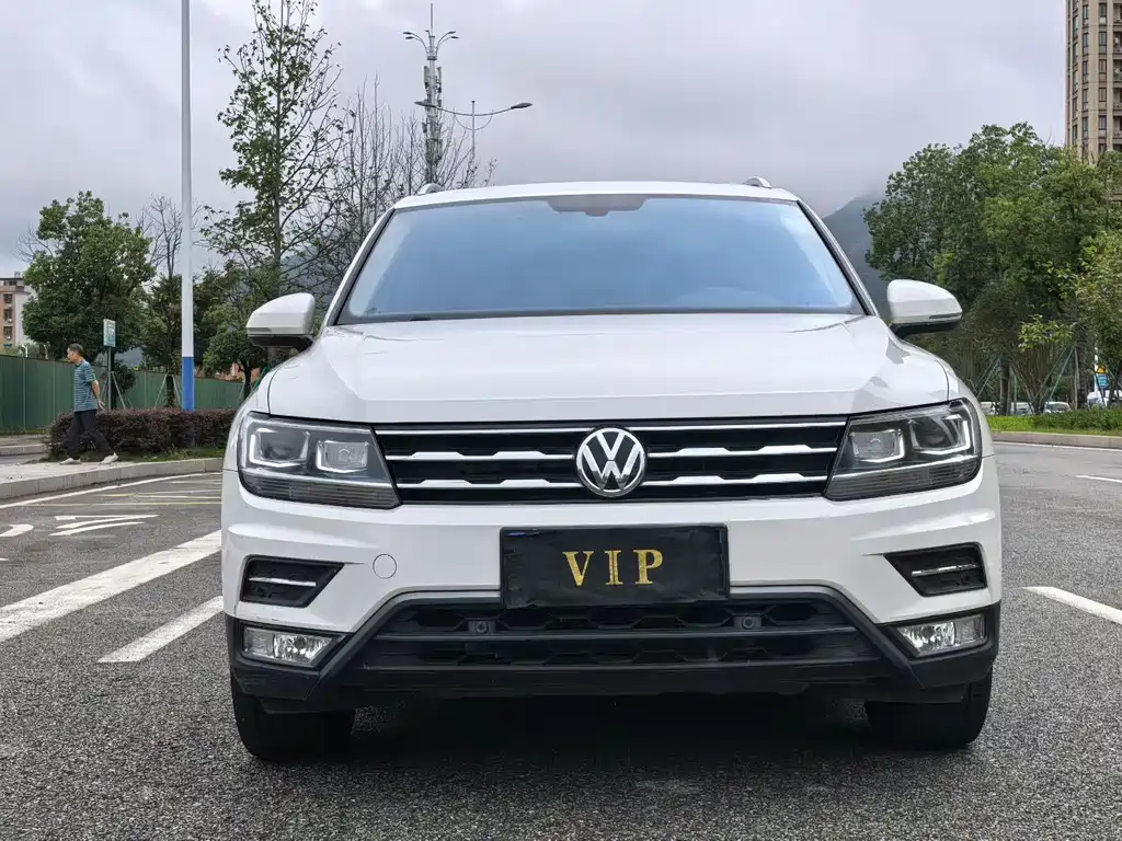Volkswagen Tiguan L — фото 2