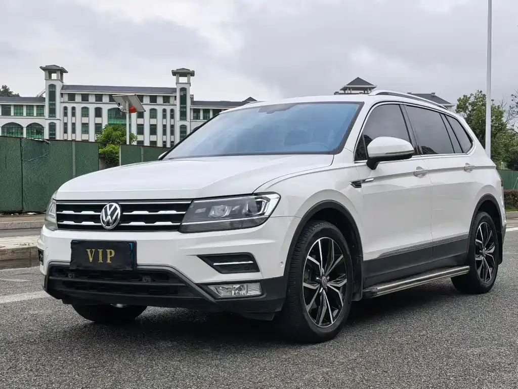 Volkswagen Tiguan L — фото 3