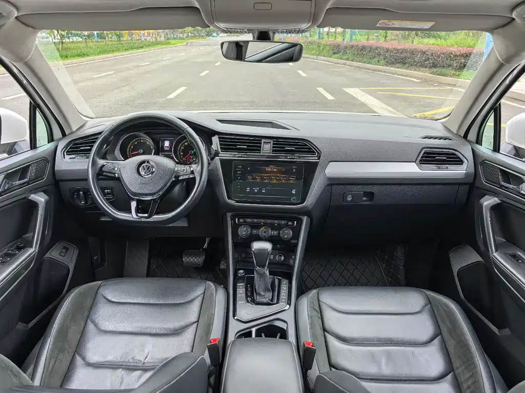 Volkswagen Tiguan L — фото 4