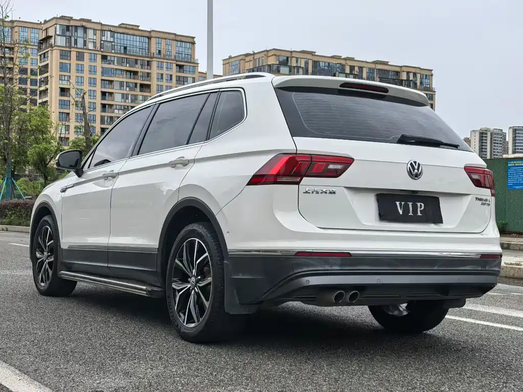 Volkswagen Tiguan L — фото 7