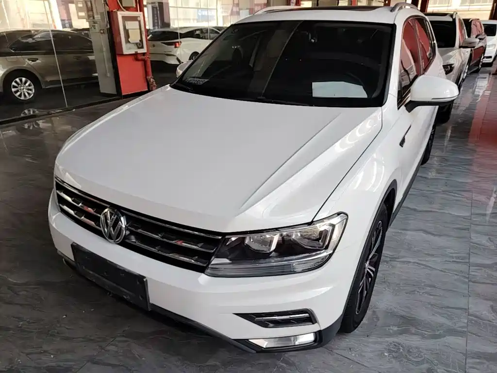 Volkswagen Tiguan L — фото 2