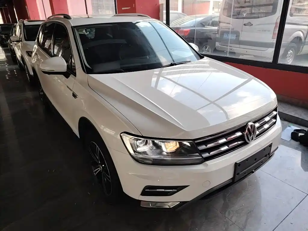 Volkswagen Tiguan L — фото 4
