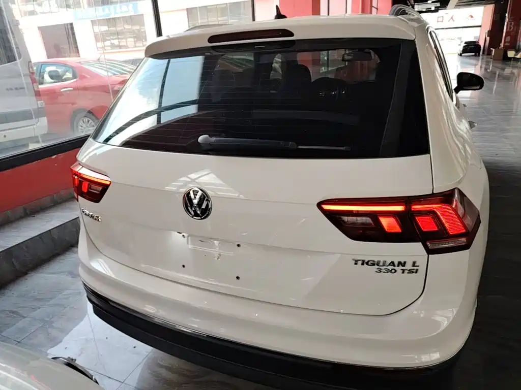 Volkswagen Tiguan L — фото 6