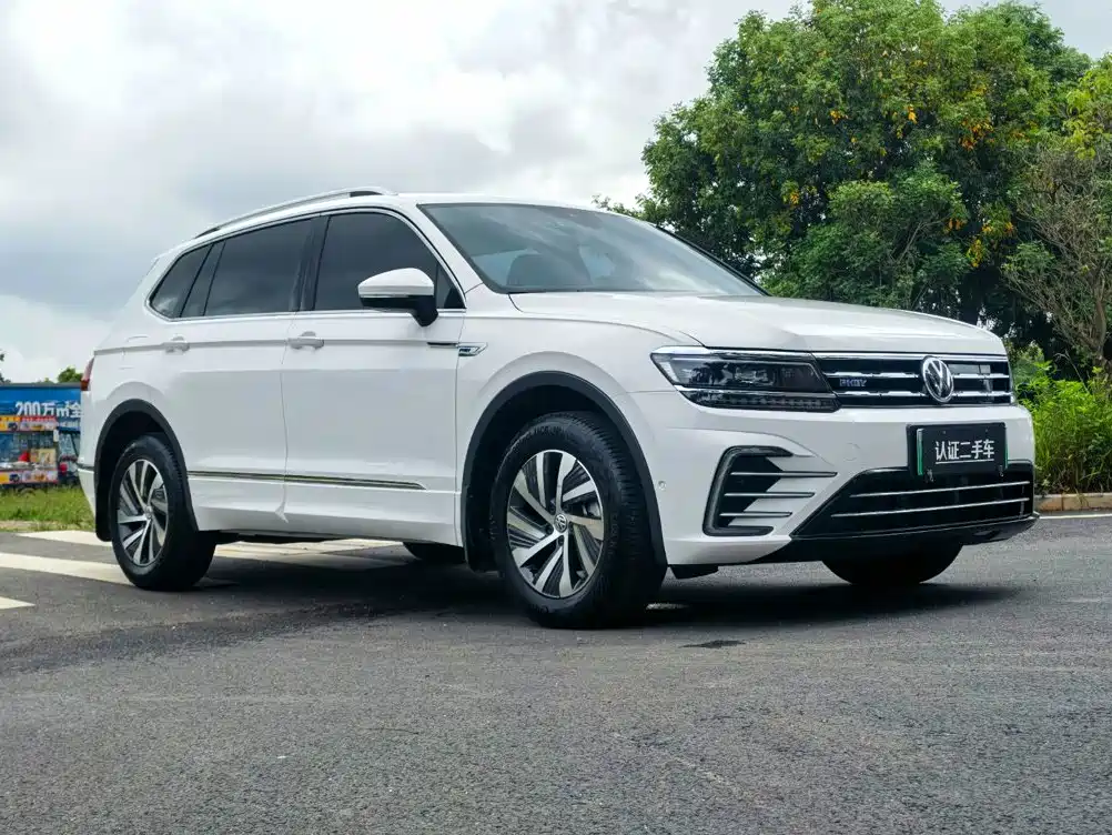 Volkswagen Tiguan L PHEV — фото 3