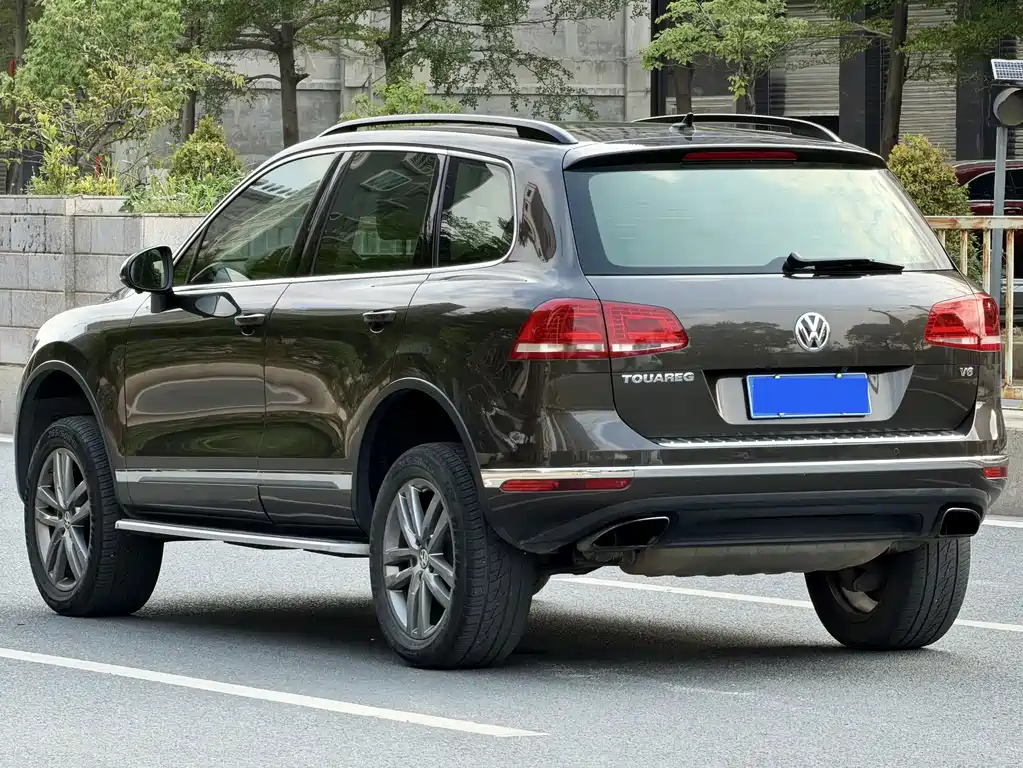 Volkswagen Touareg — фото 9