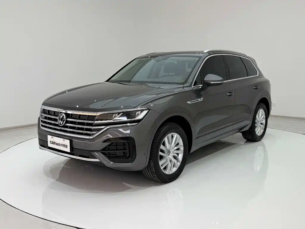 Volkswagen Touareg — фото 22