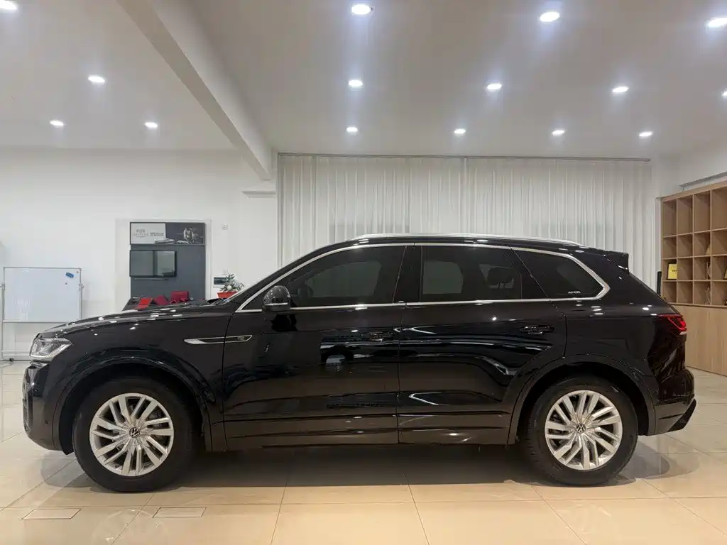 Volkswagen Touareg — фото 11