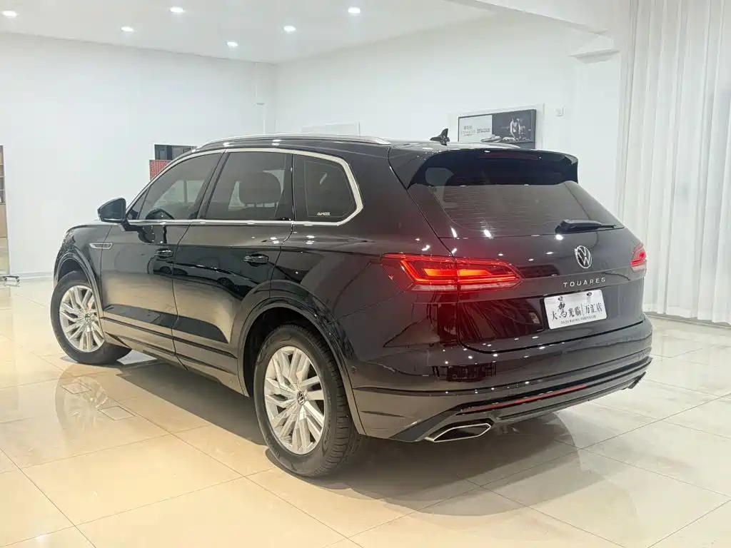 Volkswagen Touareg — фото 13