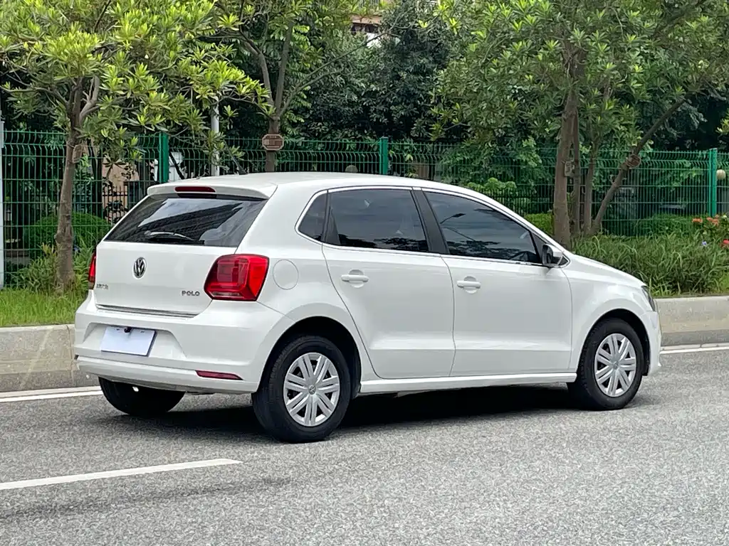 Volkswagen Polo — фото 5