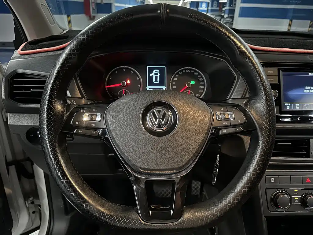 Volkswagen T-Cross — фото 21