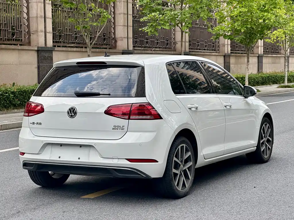 Volkswagen Golf — фото 6