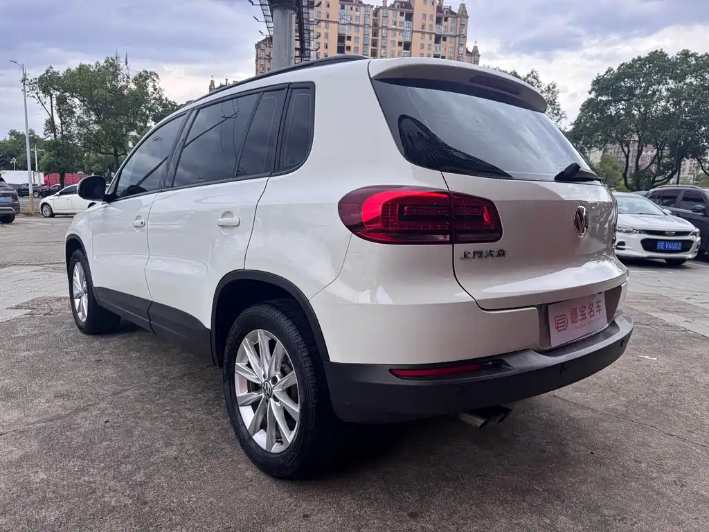 Volkswagen Tiguan — фото 13