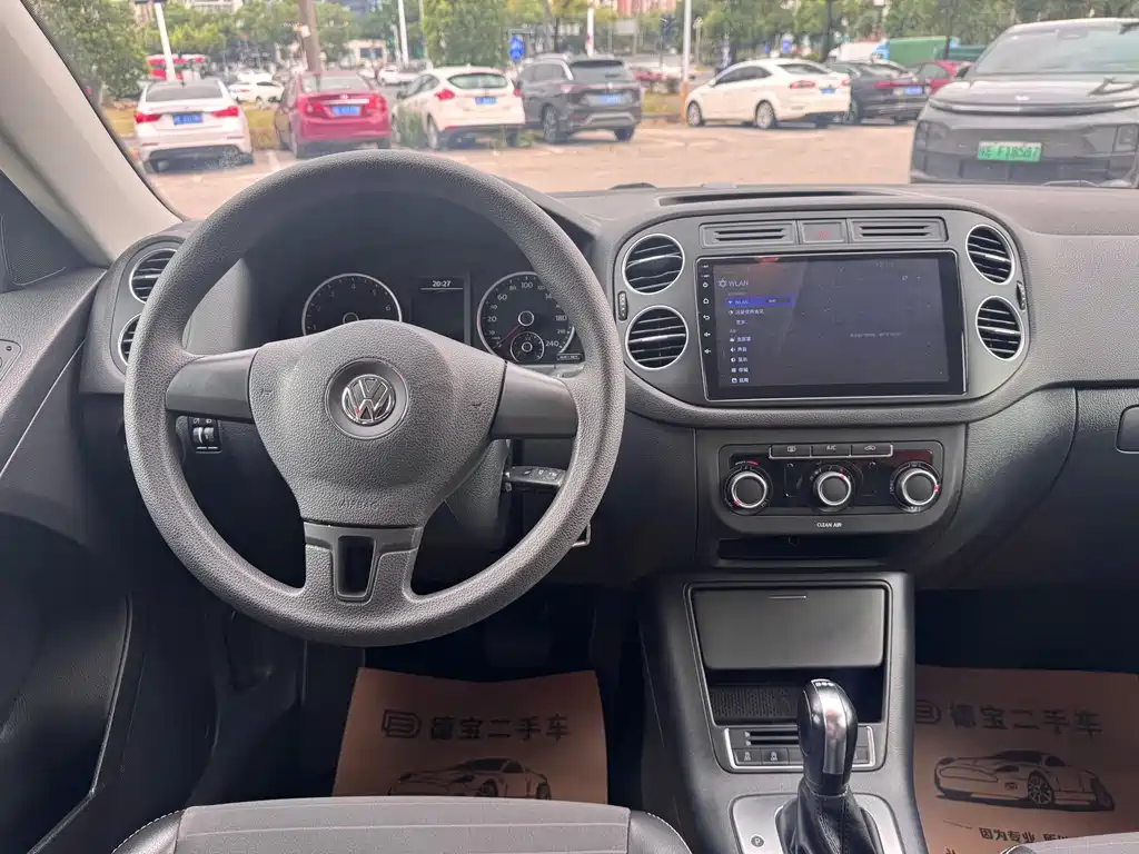 Volkswagen Tiguan — фото 9