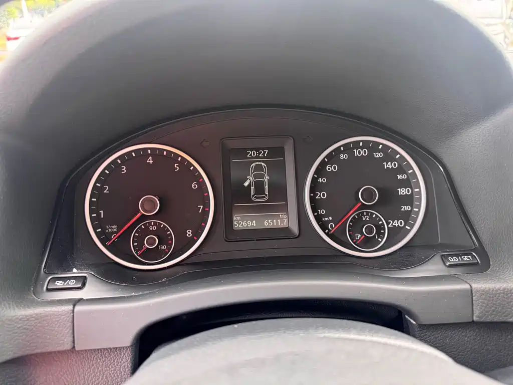 Volkswagen Tiguan — фото 10