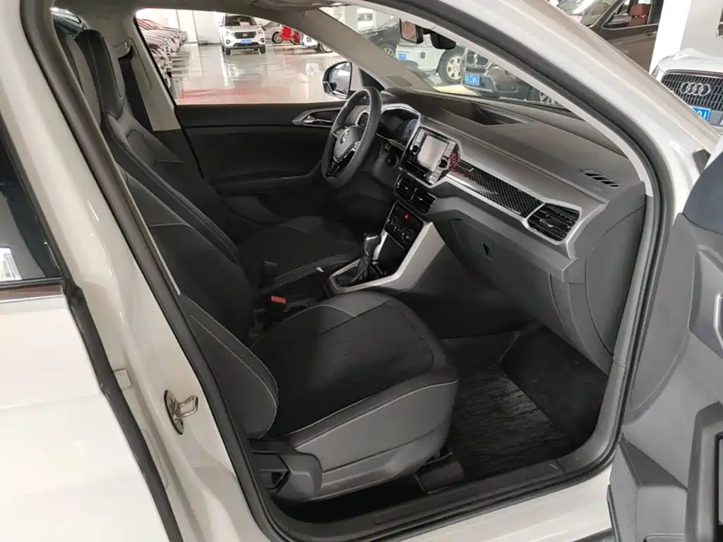 Volkswagen T-Cross — фото 25