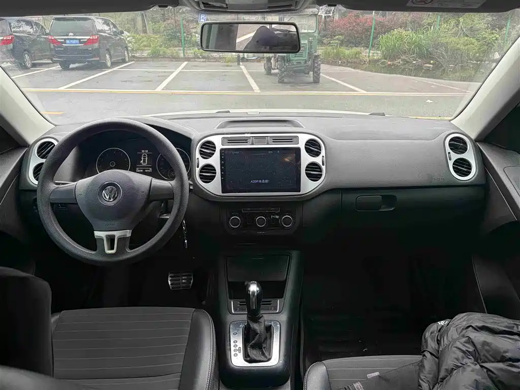 Volkswagen Tiguan — фото 6