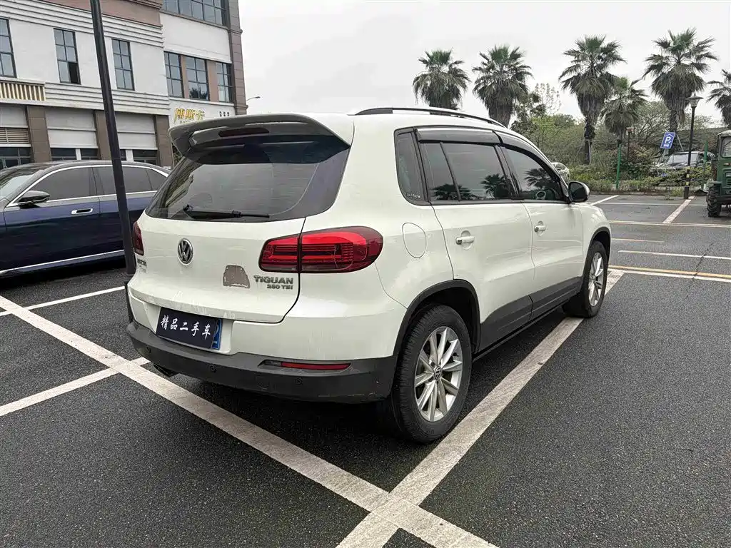 Volkswagen Tiguan — фото 9