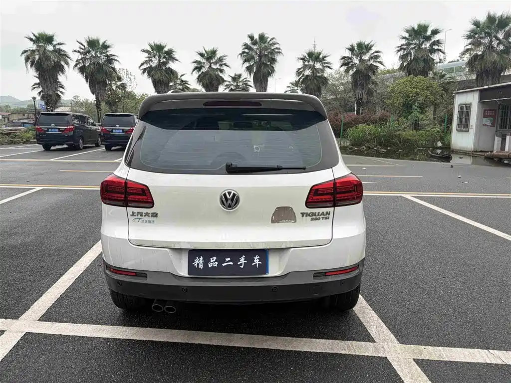 Volkswagen Tiguan — фото 10