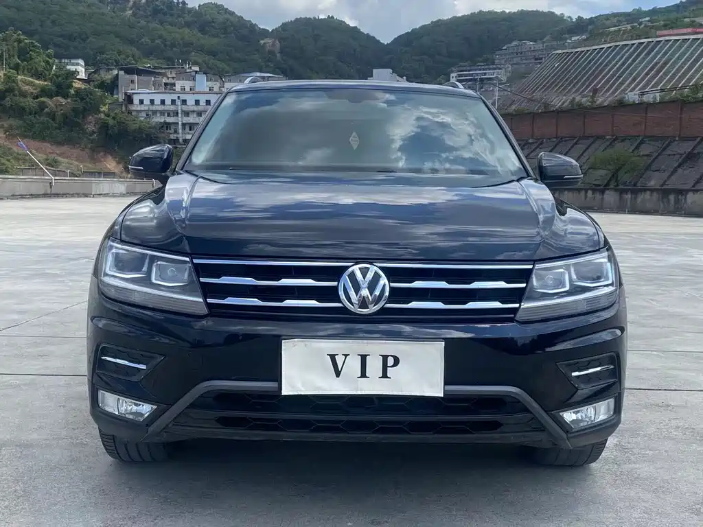 Volkswagen Tiguan L — фото 2
