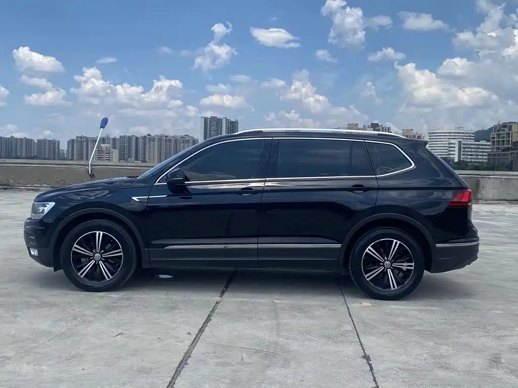 Volkswagen Tiguan L — фото 3