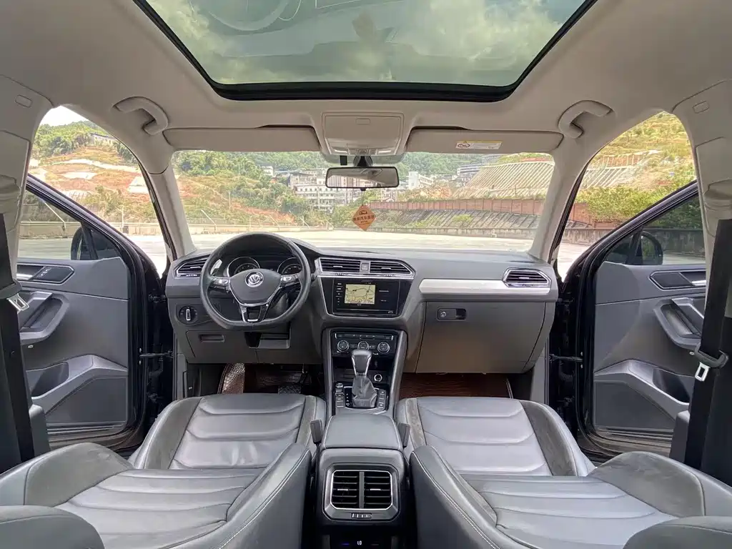 Volkswagen Tiguan L — фото 7