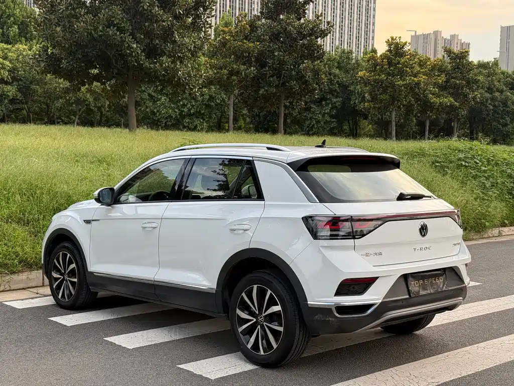 Volkswagen T-Roc — фото 9