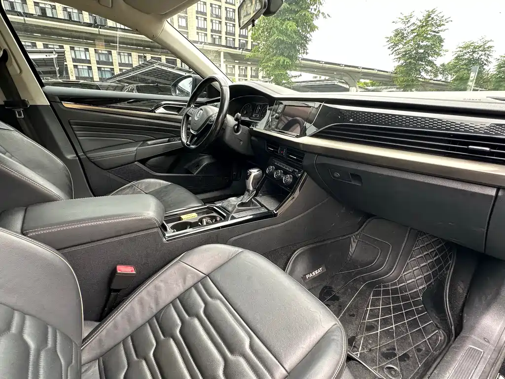 Volkswagen Passat — фото 13