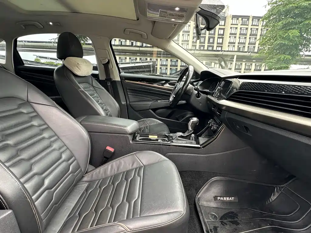 Volkswagen Passat — фото 14