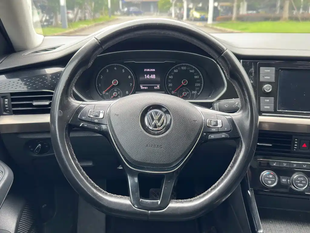 Volkswagen Passat — фото 17