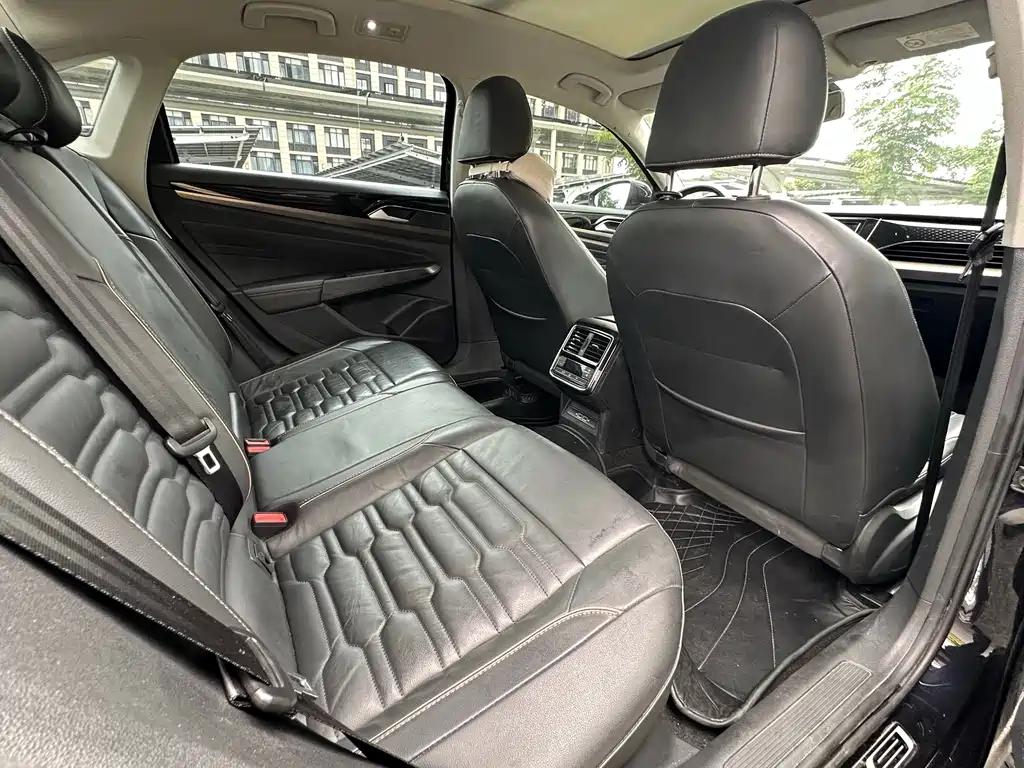 Volkswagen Passat — фото 18