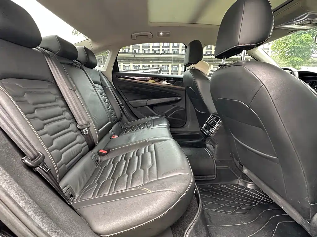 Volkswagen Passat — фото 19