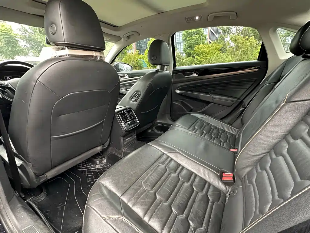 Volkswagen Passat — фото 20