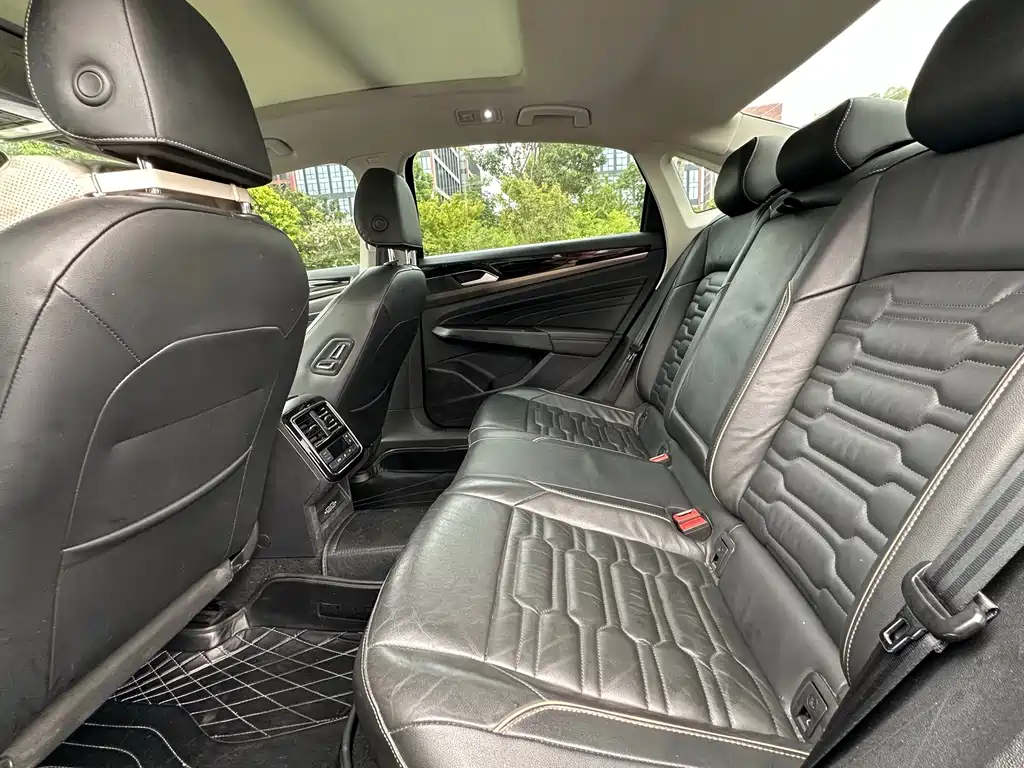 Volkswagen Passat — фото 21