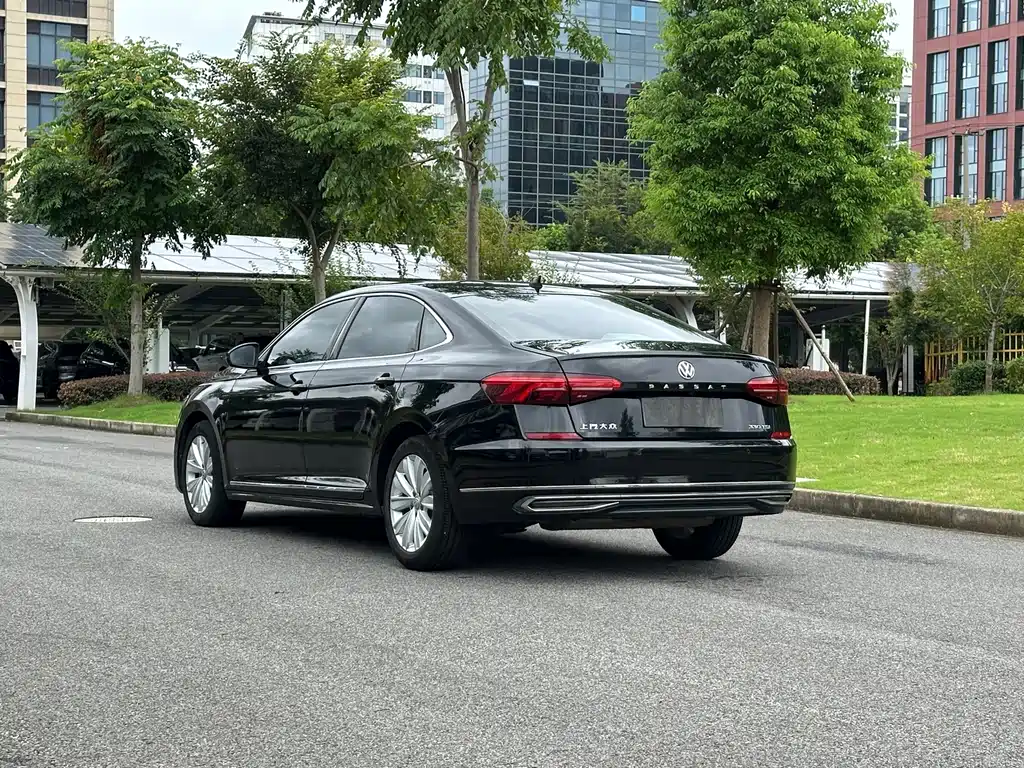 Volkswagen Passat — фото 6