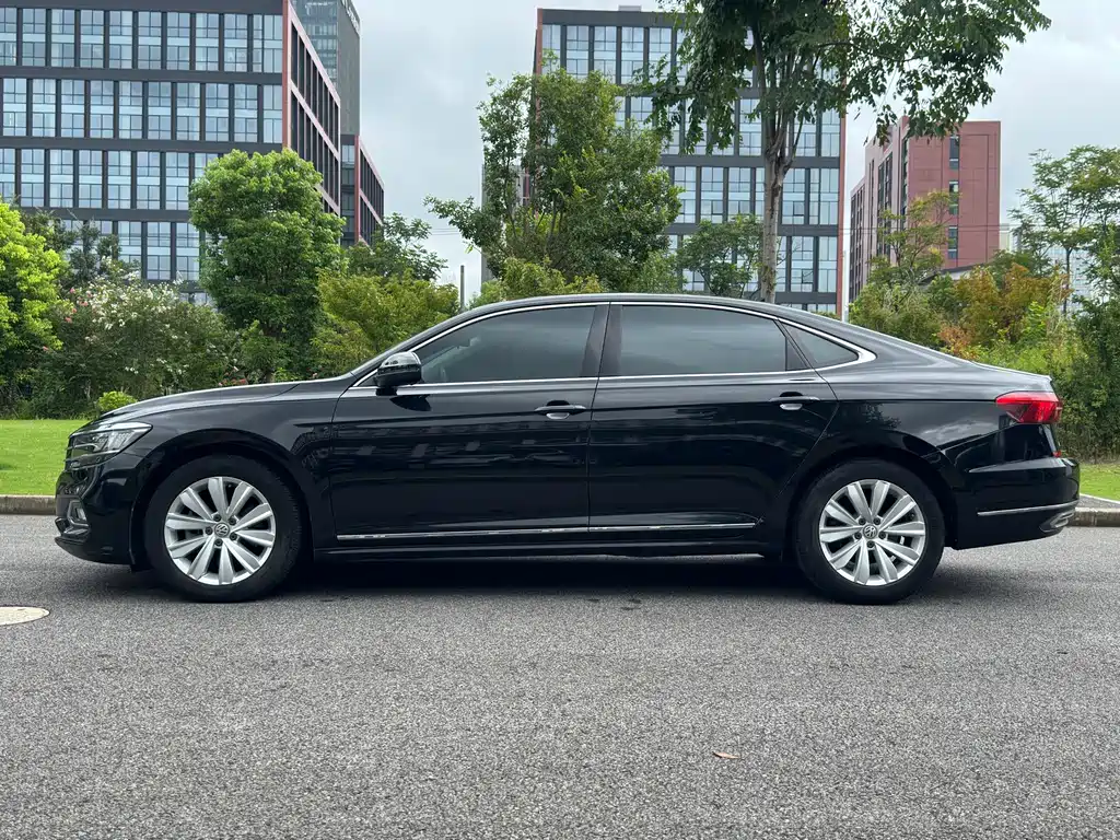 Volkswagen Passat — фото 10