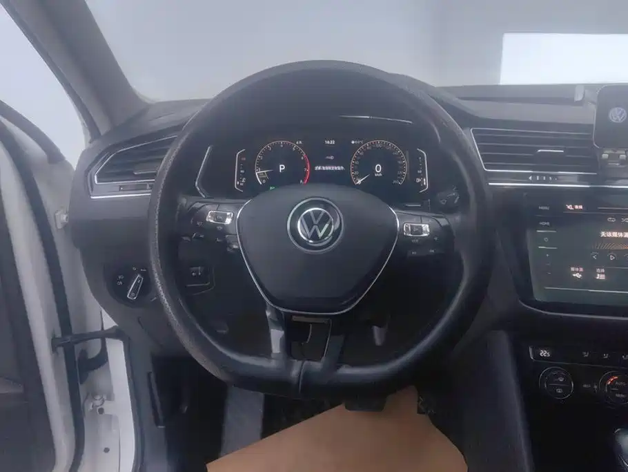 Volkswagen Tiguan L — фото 14