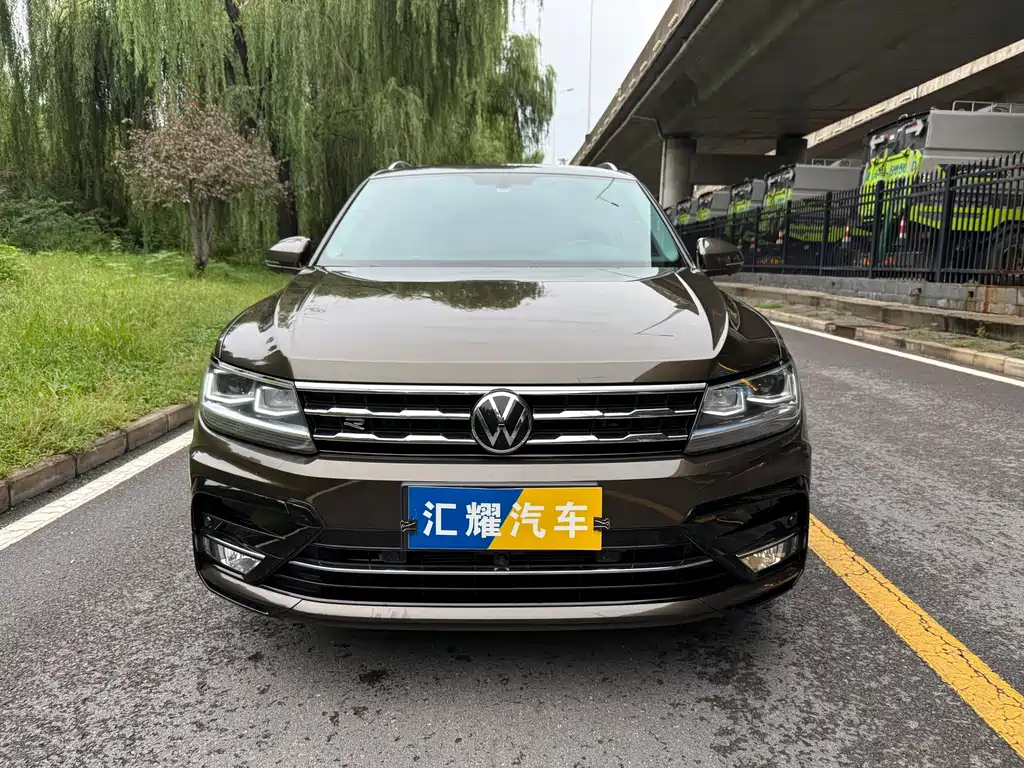 Volkswagen Tiguan L — фото 2