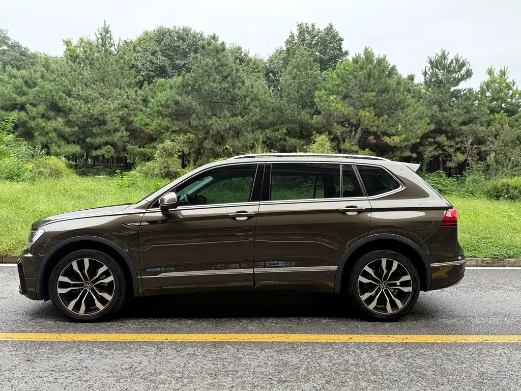 Volkswagen Tiguan L — фото 3