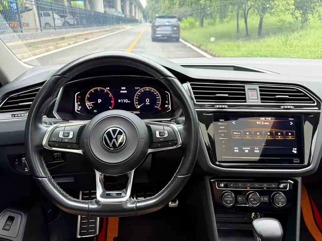Volkswagen Tiguan L — фото 8
