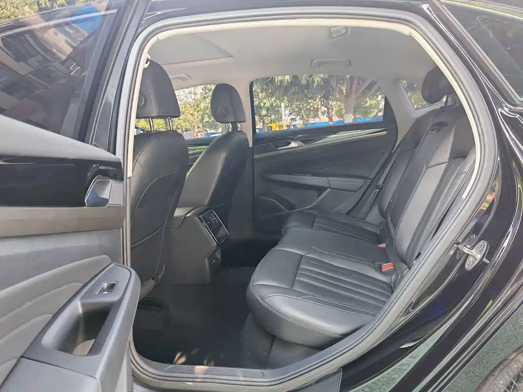 Volkswagen Passat — фото 11