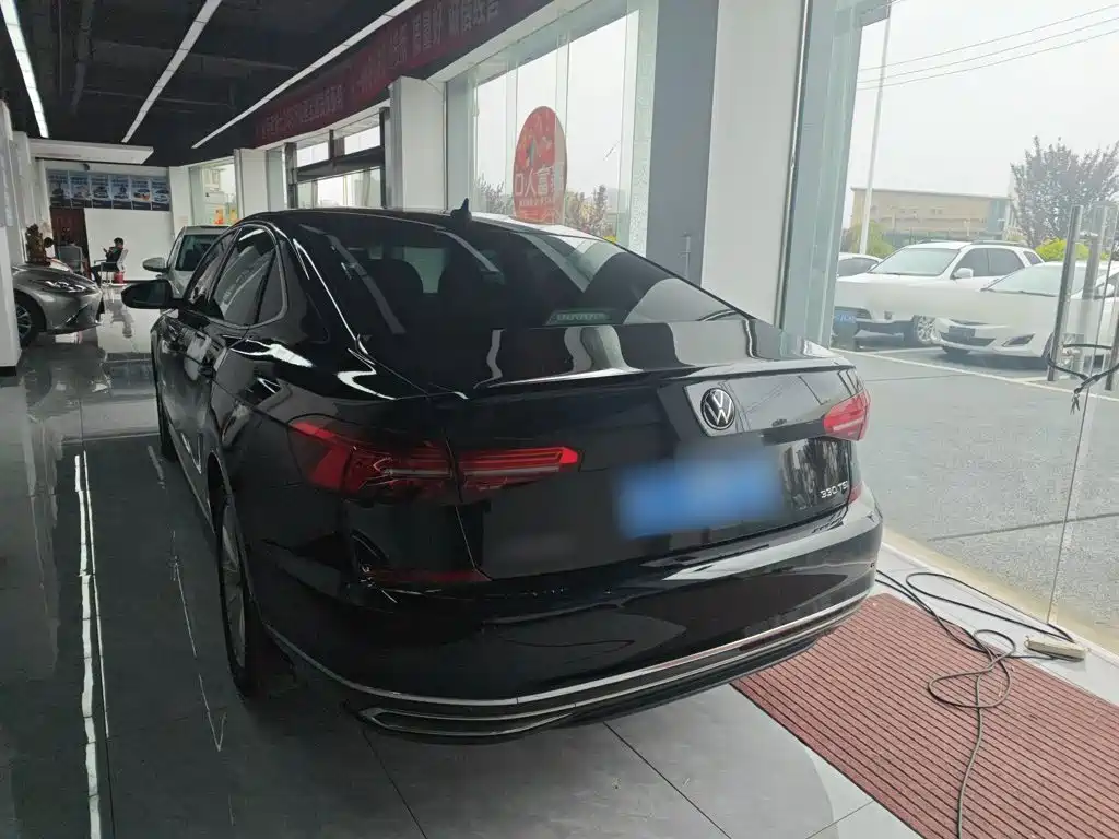 Volkswagen Passat — фото 11