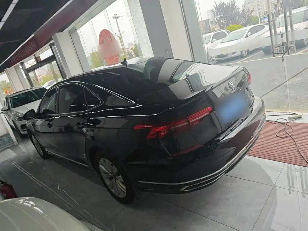 Volkswagen Passat — фото 10