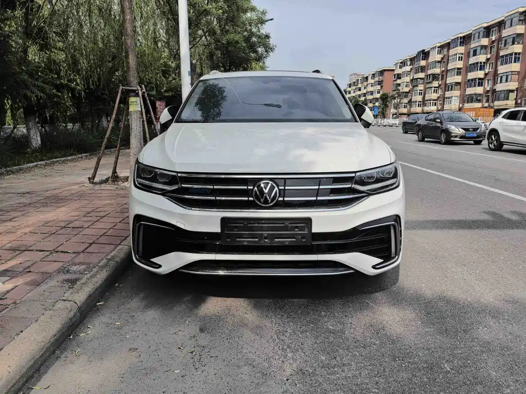 Volkswagen Tiguan L PHEV — фото 2