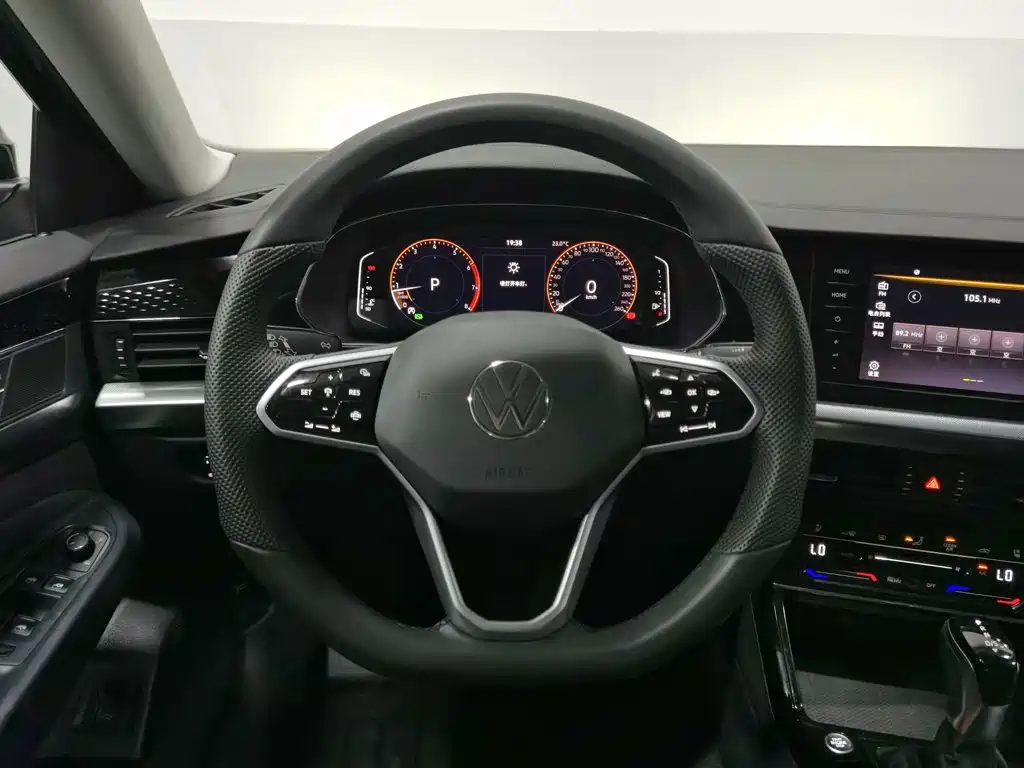 Volkswagen Passat — фото 11