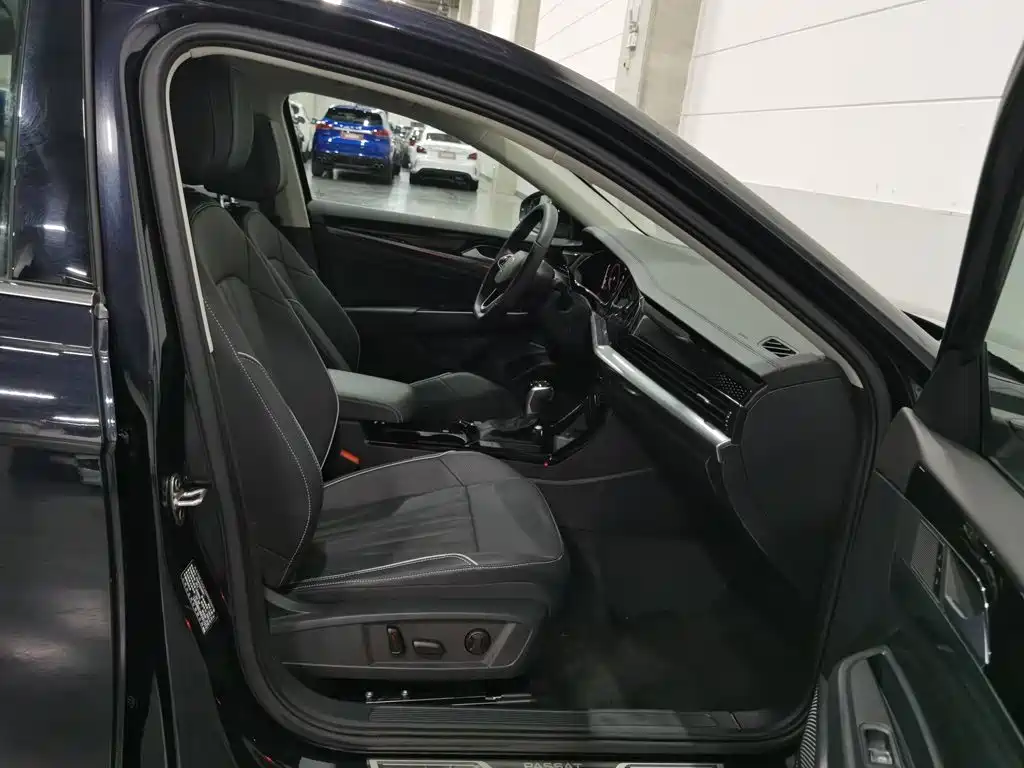 Volkswagen Passat — фото 23