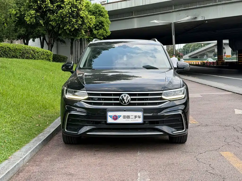 Volkswagen Tiguan L — фото 2