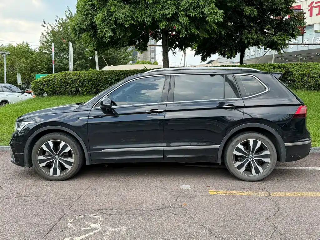 Volkswagen Tiguan L — фото 3