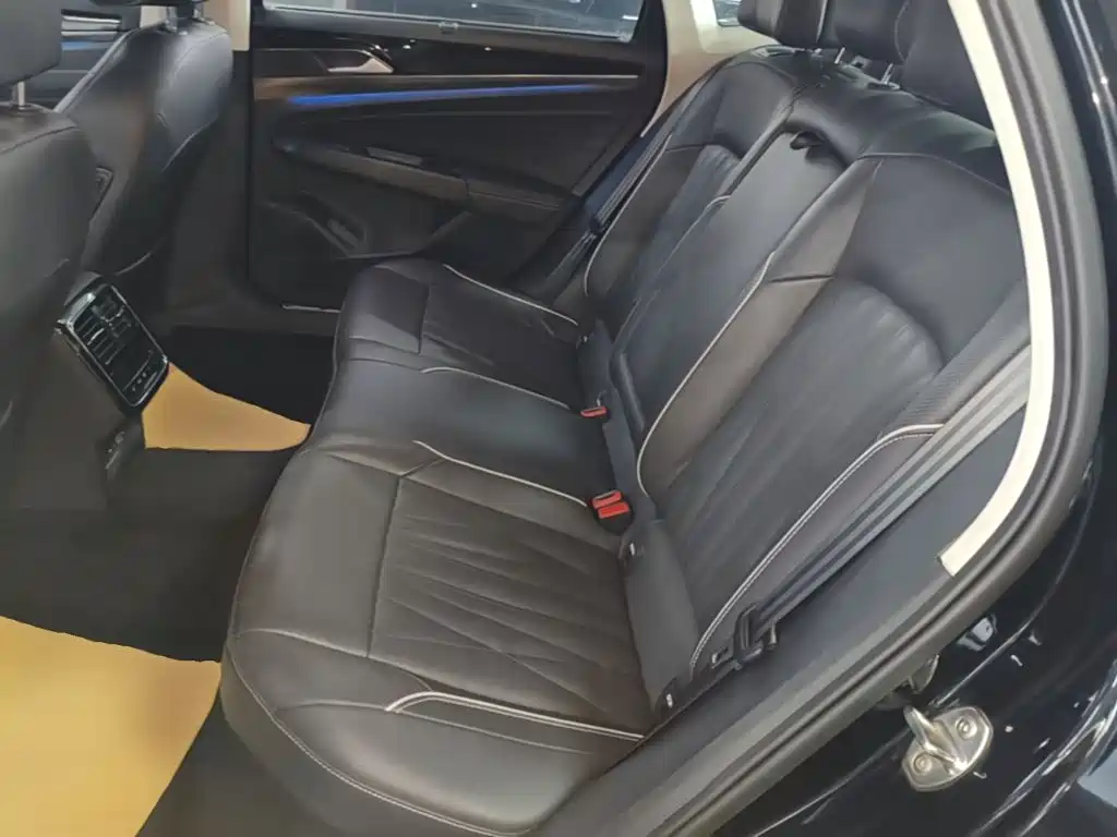 Volkswagen Passat — фото 13