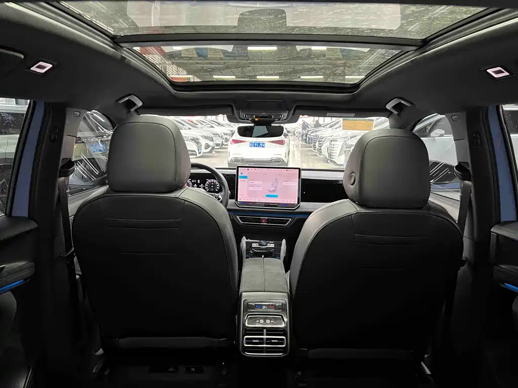Volkswagen Tiguan L — фото 17